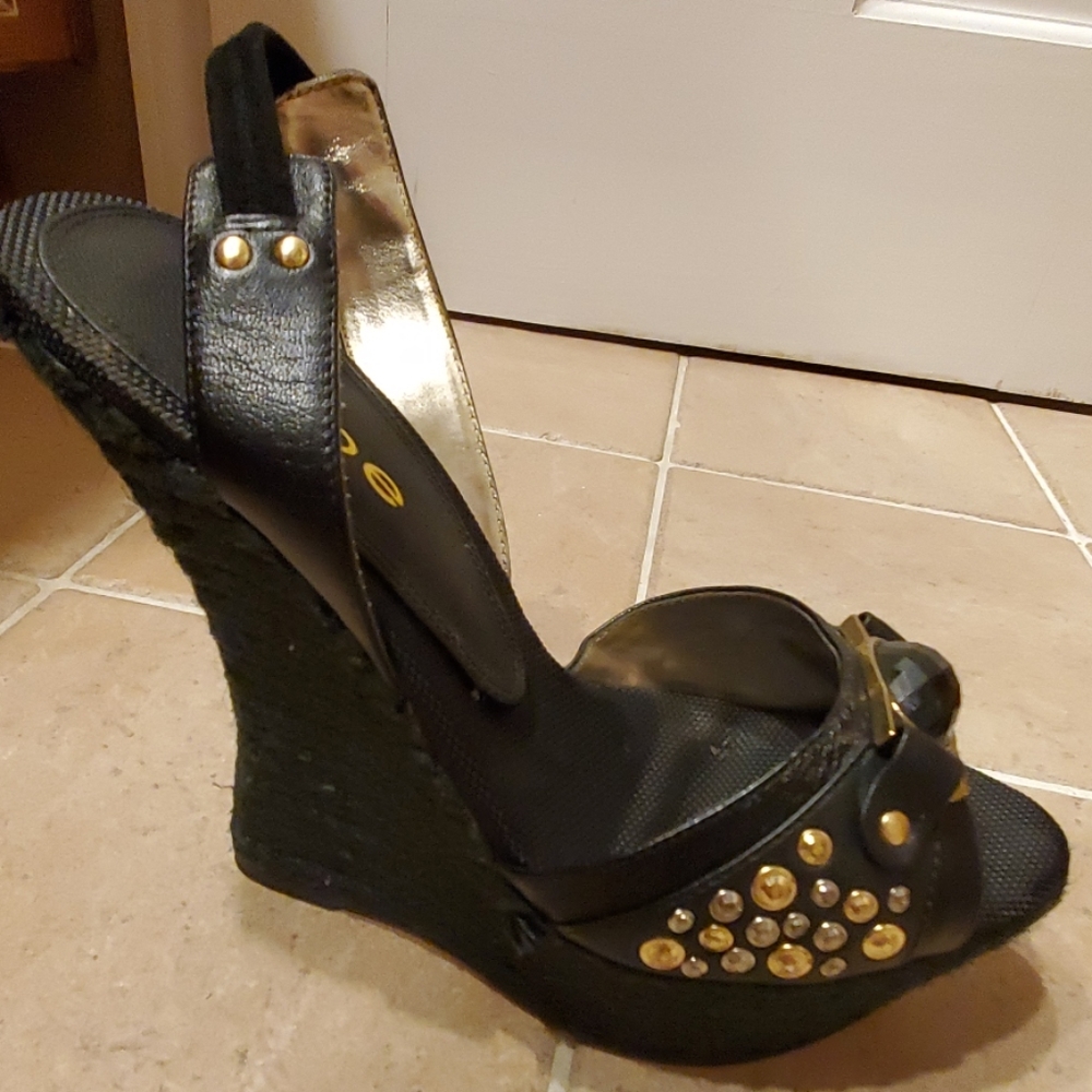 BEBE Studded slingback sandals!